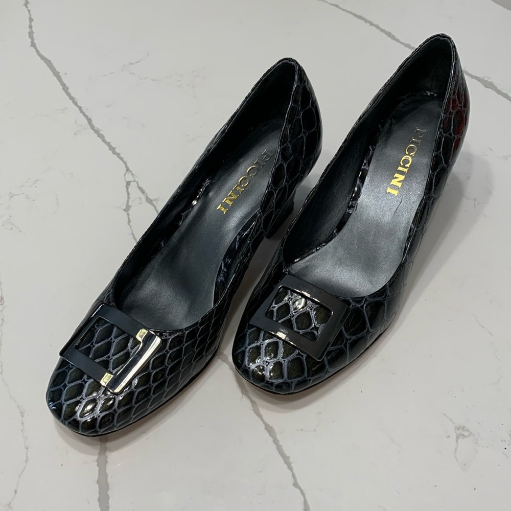 Gorgeous gray/silver patent reptile patterned Piccini shoes in VGUC. Sz 7.